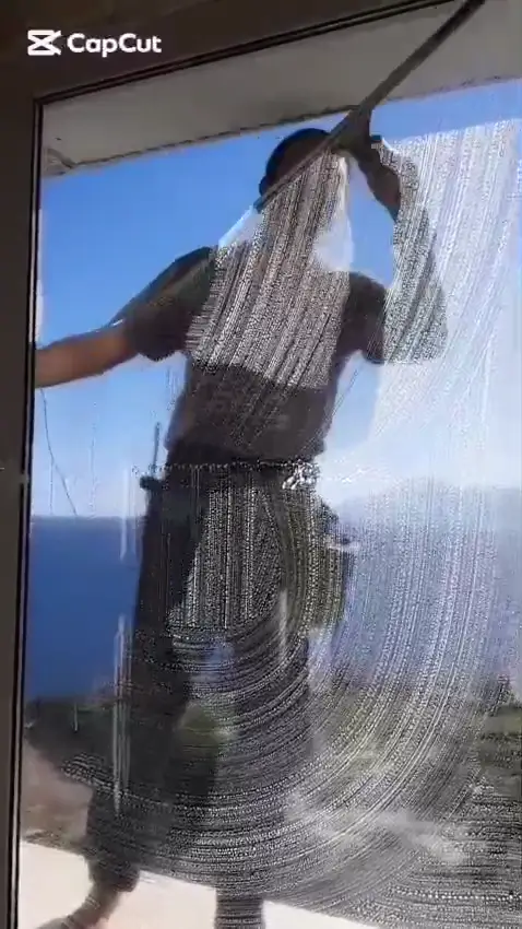 Cam yüzeyin silecekle temizlenmesi