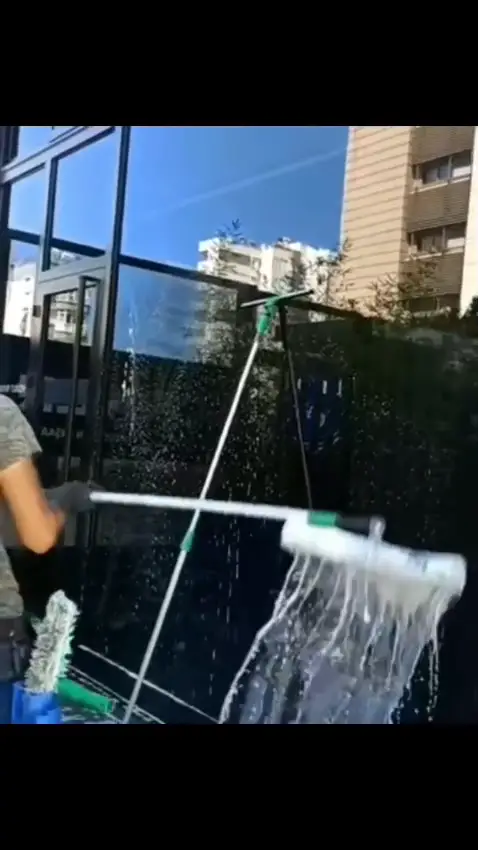 Fırça ve silecek ile cam yıkama