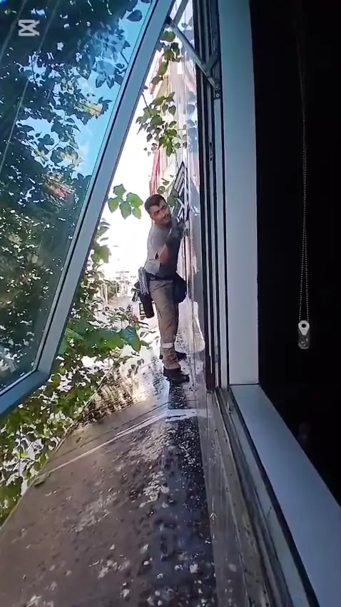 Yüksek cam yüzey temizliği